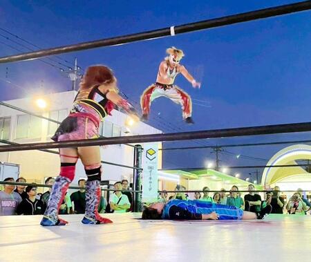 【競輪】松戸Ｇ３　競輪場で女子プロレス　大乱闘勃発！怒号が飛び交う