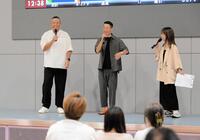 　軽妙なトークで会場を沸かす競輪界のレジェンド・三宅伸氏（左）と茅原悠紀（撮影・金居みつよし）