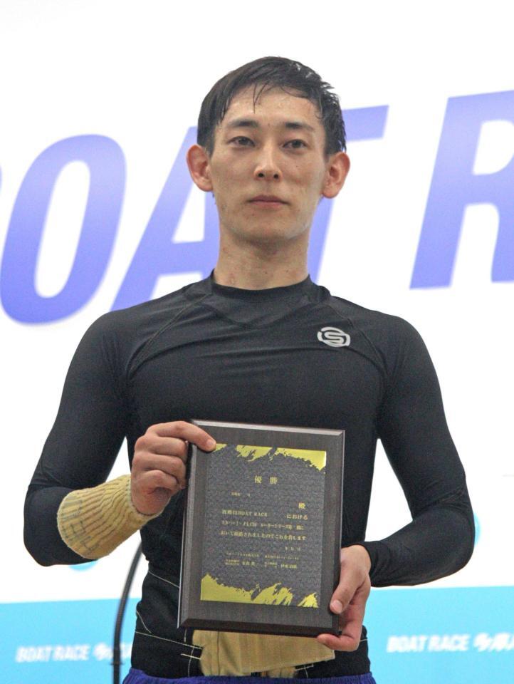 　通算Ｖ３を達成した若林義人