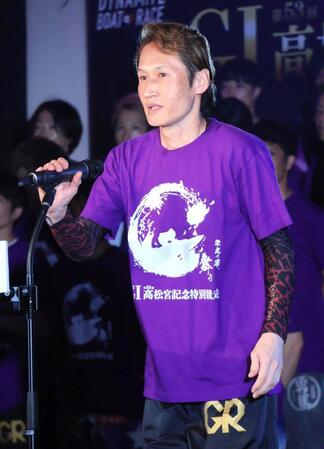 　選手紹介で奮闘を誓う白井英治