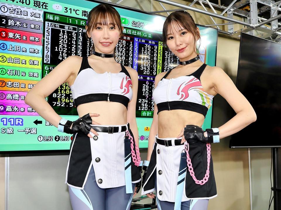 　福井競輪の共同通信社杯で宣伝応援隊を務める浜嶋りなさん（左）、近森カナさん