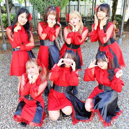 　福井競輪でライブを終えたＳｔａｒ☆Ｔ（前列左から）佐藤瑠那、小松奈々、りこ。（後列左から）和久田朱里、斉藤暉、近藤実希、和希