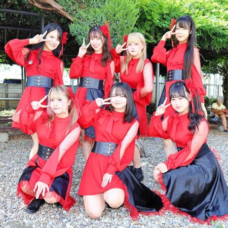 　福井競輪でライブを終えたＳｔａｒ☆Ｔ（前列左から）佐藤瑠那、小松奈々、りこ。（後列左から）和久田朱里、斉藤暉、近藤実希、和希