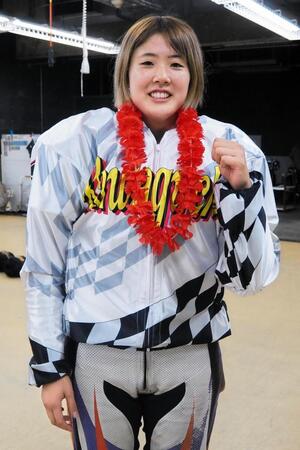 　デイリースポーツ杯を制しガッツポーズの本田仁恵