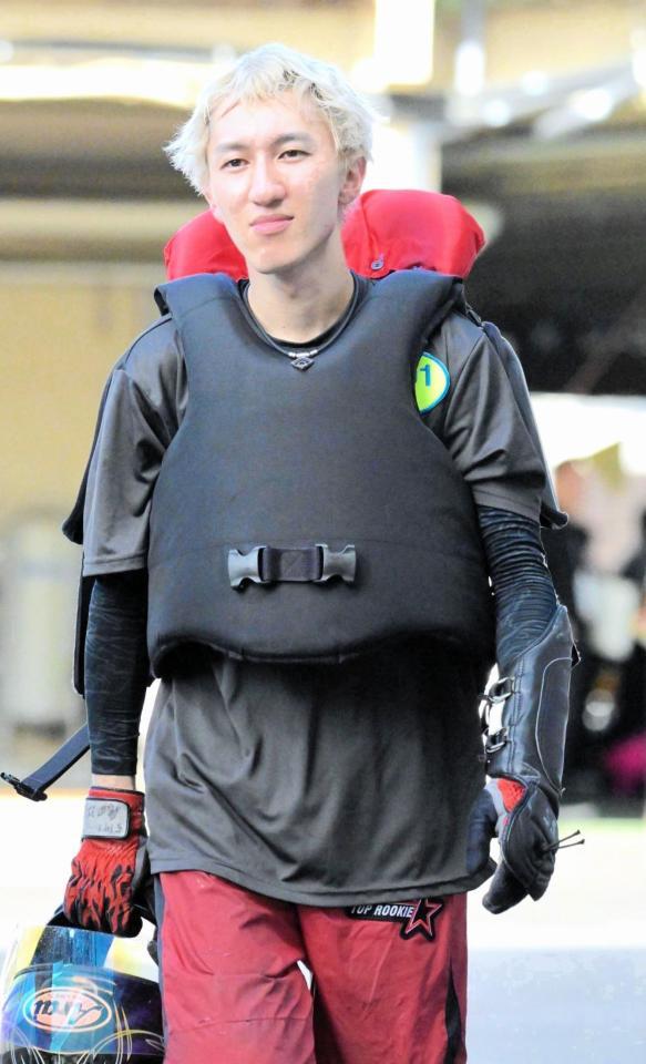 　エースエンジンに手応えを見せる飛田江己（撮影・金居みつよし）