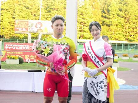 　青森記念優勝した郡司浩平（左）と２０２５ミスねぶたグランプリの萬谷凜世さん（右）