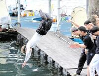 　Ｇ１初１着を水神祭で祝福された宗行治哉