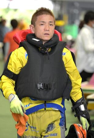 　スタート練習を終え引き揚げる平田忠則（撮影･金居みつよし）