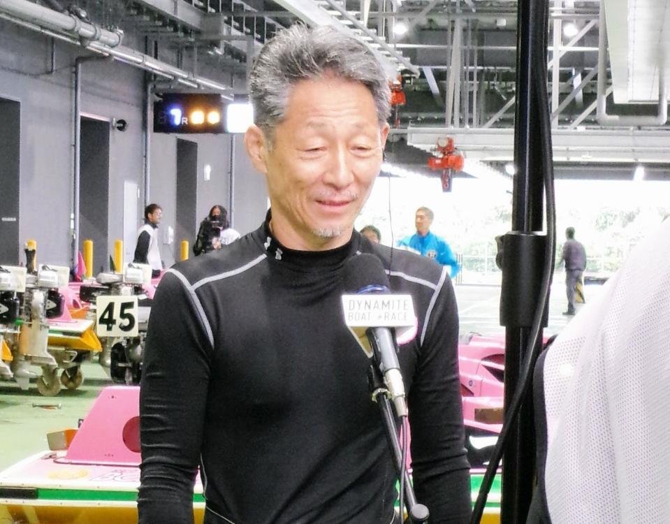 　峰竜太を抑えての勝利に笑顔の江口晃生