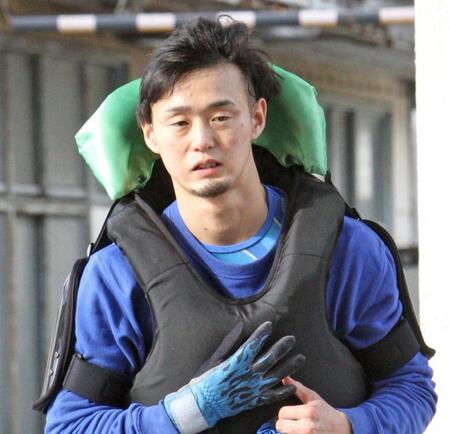 　初日連勝発進の仲航太