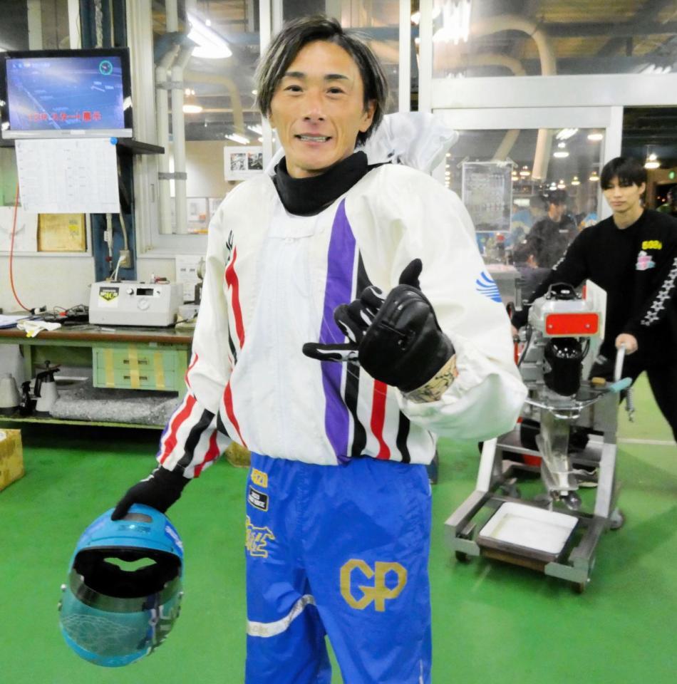 　優勝戦１号艇を手にした峰竜太
