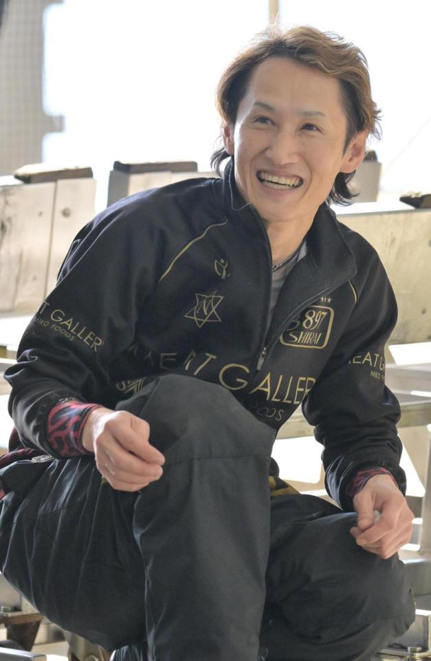 　初日１２Ｒドリーム戦１号艇に自信を見せる白井英治（撮影・金居みつよし）