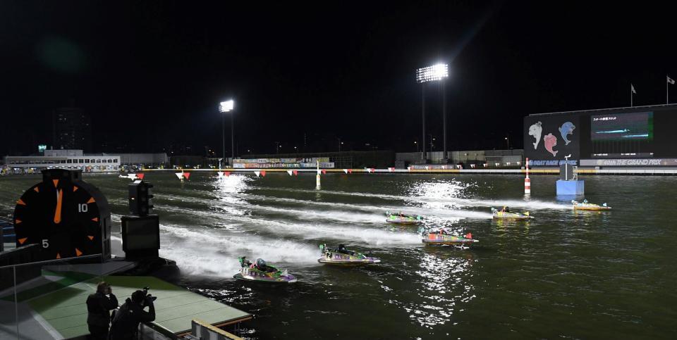 　スタート練習する初日１１Ｒに出場する選手たち（撮影・西田忠信）