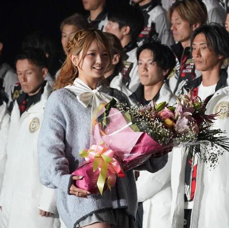 　オープニングセレモニーに登場した福留光帆（撮影・西田忠信）