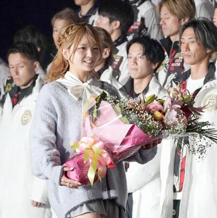 　オープニングセレモニーに登場した福留光帆（撮影・西田忠信）