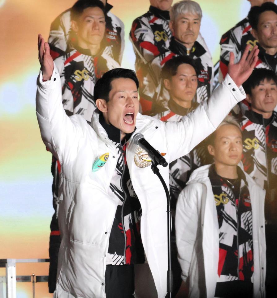 　オープニングセレモニーで絶叫する茅原悠紀