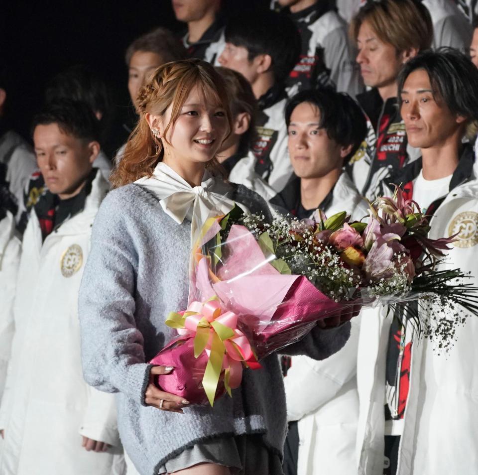 　オープニングセレモニーに登場した福留光帆（撮影・西田忠信）