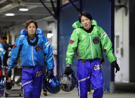 　１１Ｒ、２着の関浩哉（左）と３着の上條暢嵩（撮影・立川洋一郎）