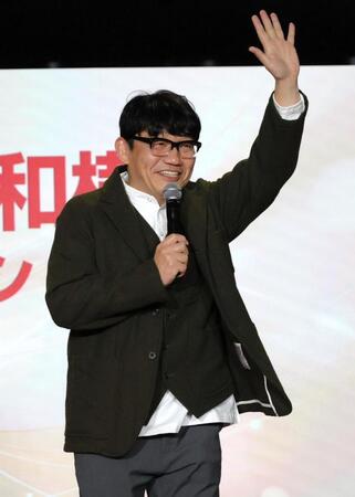 　トークショーで笑顔を振りまく飯尾和樹