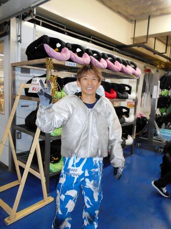 人気に応えて会心の表情の飯山泰