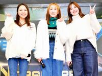 　平塚競輪で行われたトークショーに出演した（左から）大山千広、藤本梨恵、高木佑真