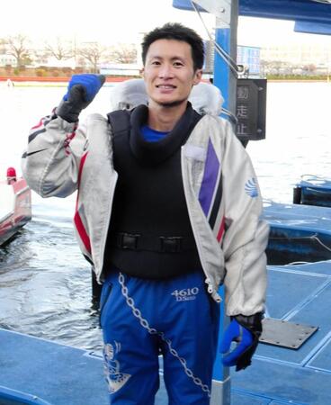 　イン速攻で今年５回目のＶを決めた佐藤大佑