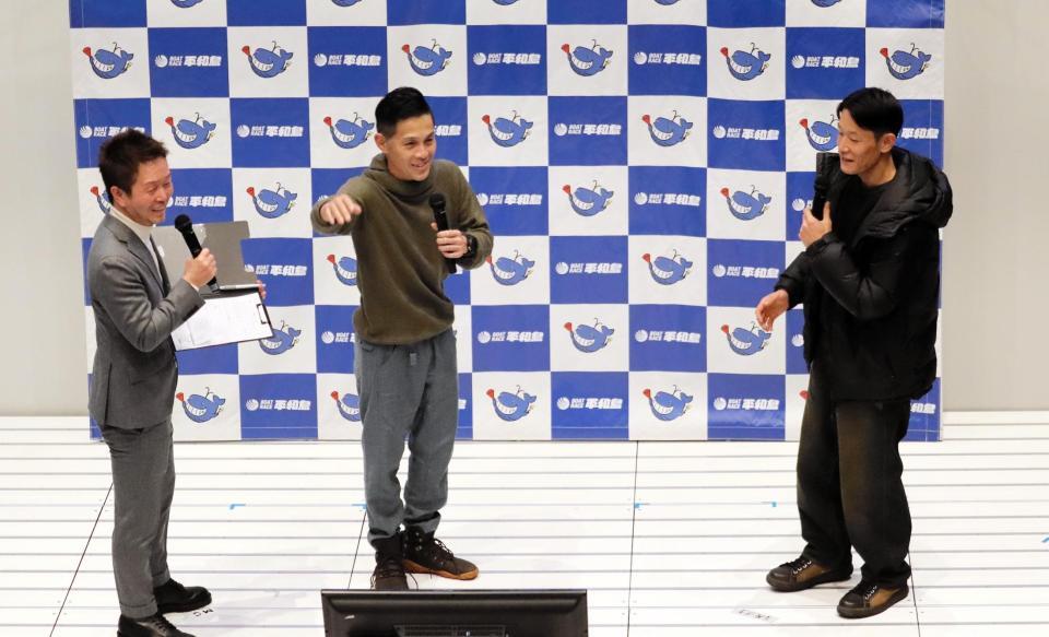 　左からＭＣの熊谷直樹氏、菊地孝平、茅原悠紀