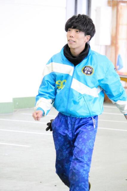 　評判高い９号機を手にした吉田裕平