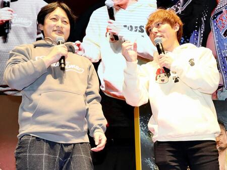 　トークショーでＭＣの永島知洋（右）にイジられる山崎智也氏