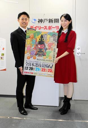 全日本選抜競輪のＰＲで来社した永原もも（右）と熊本支部の伊藤旭