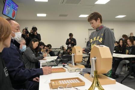 電子抽選でエースモーター「７６番」を引き当てた今井裕梨（撮影･金居みつよし）