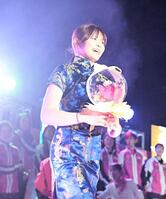 チャイナドレスで登場の井上遥妃