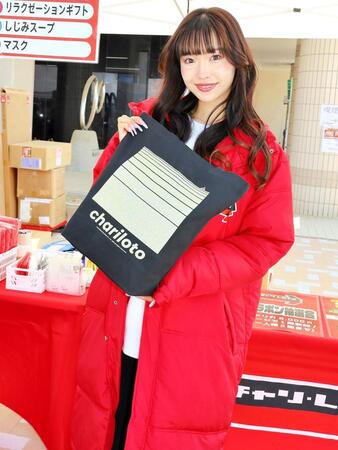 防府競輪のチャリロトブースに駐在する高月れな