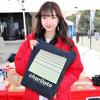 防府競輪のチャリロトブースに駐在する高月れな