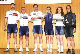 （左から）ジョセフ・トゥルーマン、マシュー・リチャードソン、ハリー・ラブレイセン、マチルド・グロ、ヘティ・ファンデルワウ、エレセ・アンドルーズ（撮影・金田祐二）