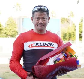 引退レースを終えた小野俊之