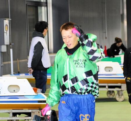 ガッツポーズの磯部誠