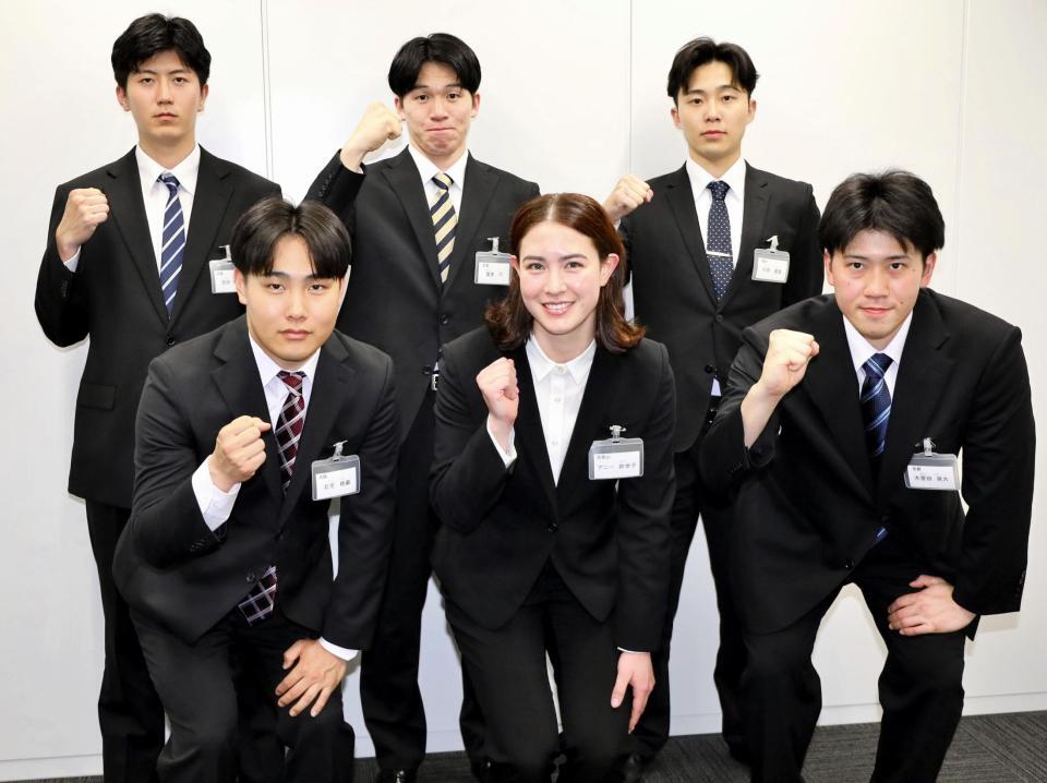 ５月にデビューする近畿地区の競輪選手（前列左から）北宅柊麻、アニー紗世子、木曽田晃大（後列左から）宮田龍一、冨倉巧、片岡遼真