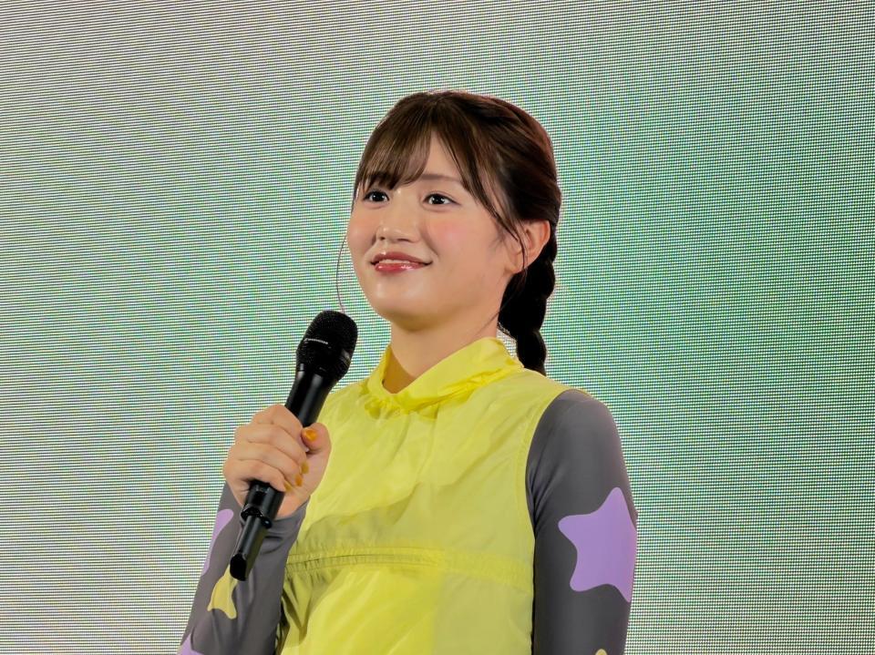 ステージにたつ塚本恋乃花