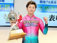 通算６回目のＧ３優勝を飾った真杉匠