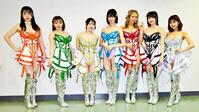 松戸競輪のバーレスク東京ショータイムに出演した７人（左から）ゆい、じゅんな、りん、りあん、レチ、なちゃん、らんか