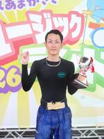 通算２回目の優勝を本社杯Ｖで飾った鈴木孝明