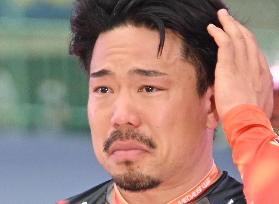 日本選手権競輪を制し、涙目の古性優作