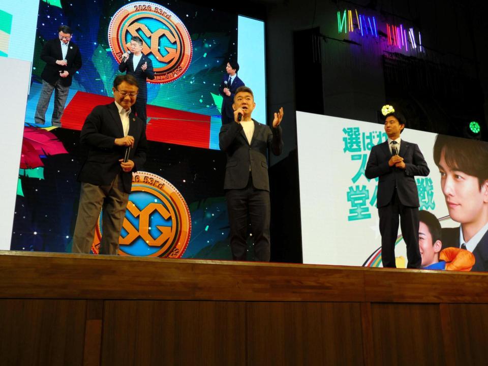 浜松市長（左）、湖西市長（右）とトークショー行った橋下徹