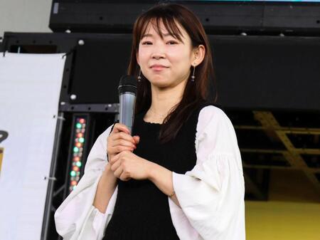 ボートレース尼崎でトークショーに出演した守屋美穂