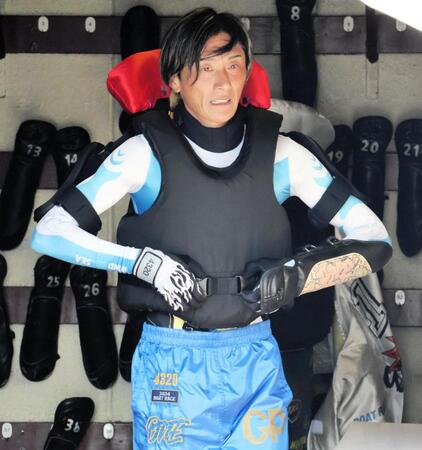 コース自在にＶ強奪を狙う峰竜太