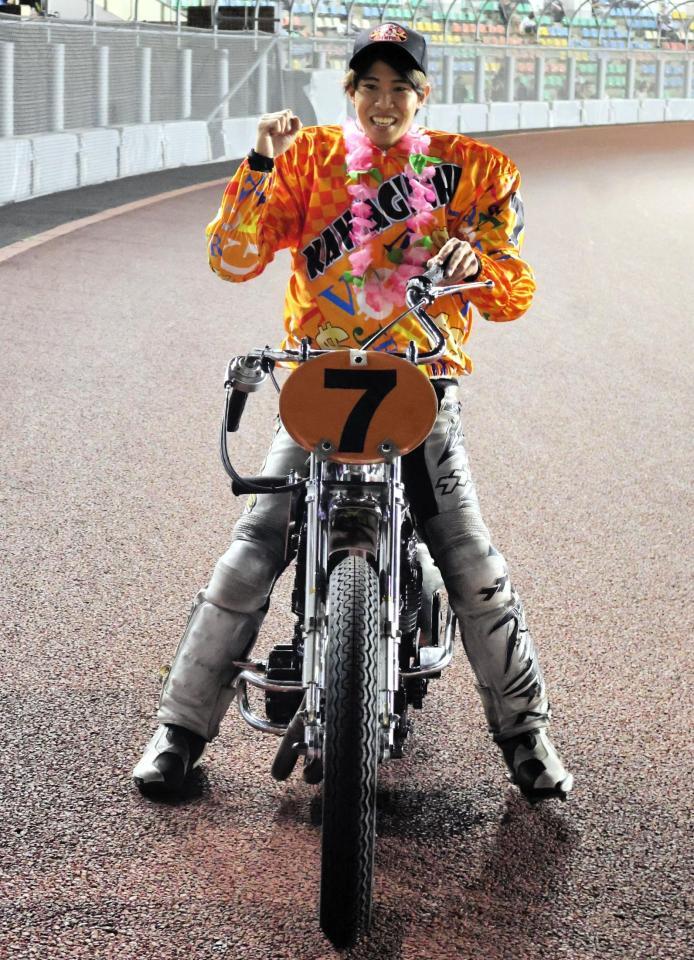 今年４回目のグレードレース優勝を飾った長田稚也