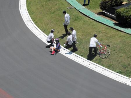 岸和田第３Ｒで先頭誘導員が落車するアクシデント