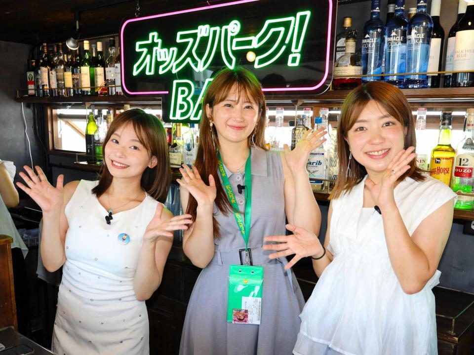 オッズパークＢＡＲ（左から）和地つかさ、瀬戸なみ、野原美咲さん