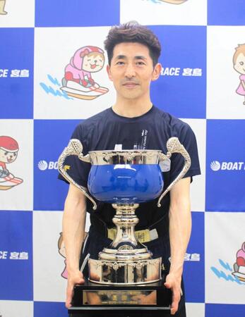 マスターズリーグ第２戦を制し、宮島で６回目、通算110回目のＶを飾った徳増秀樹